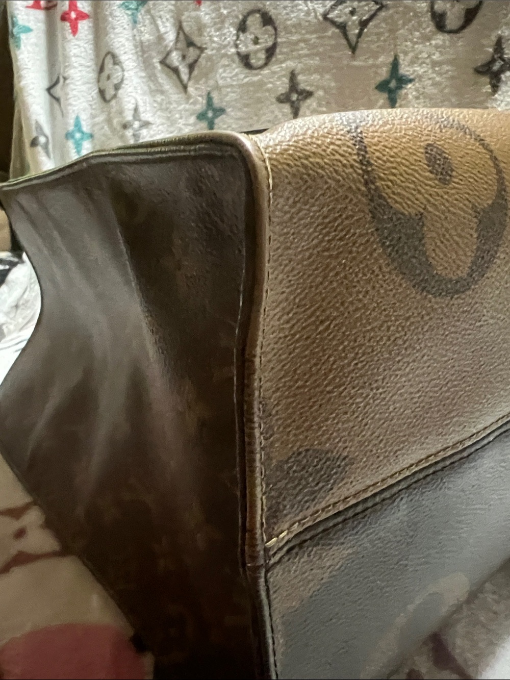 Louis Vuitton Brown reverse Monogram On The Go GM Tote with Pouch - Picture 5 of 11